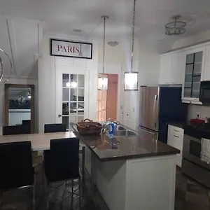  Holiday home Corporate 2br Townhouse In Center